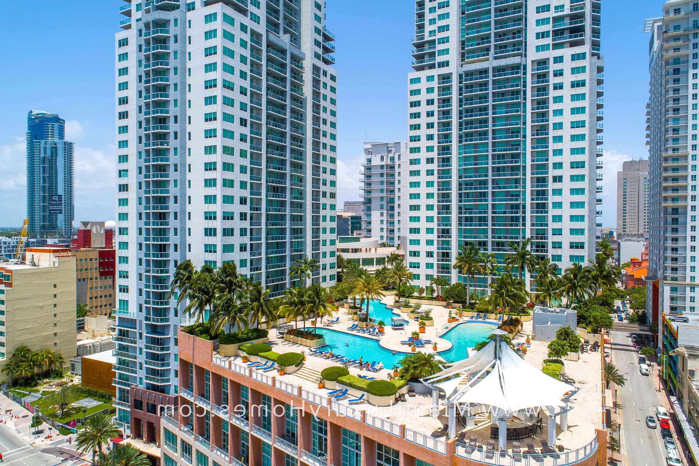 Vizcayne Condos Pool Deck